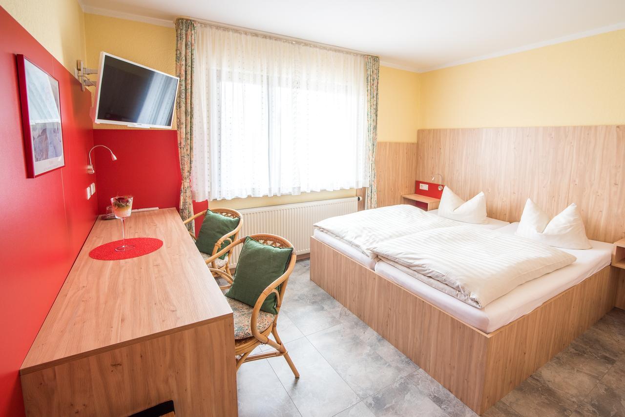 Hotel Schweizerhof Böbingen an der Rems Екстериор снимка